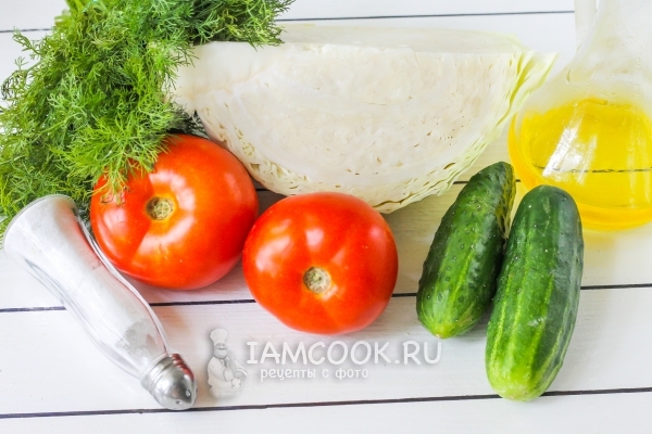 Kopūstų, agurkų ir pomidorų salotų ingredientai