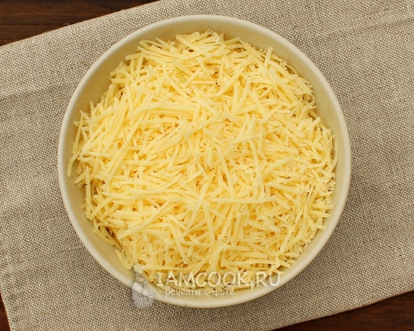 강판에 치즈를 뿌려주세요.