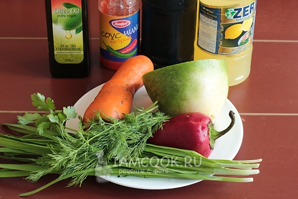 Bahan-bahan untuk salad radish hijau dengan lobak merah