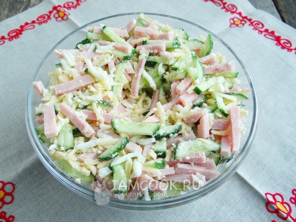 Letakkan salad dalam mangkuk salad