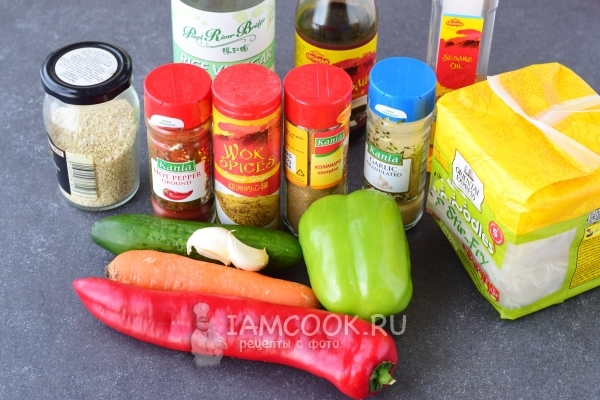 Ingredientes para salada com fungos e legumes
