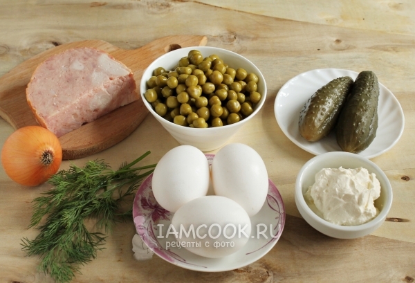 Ingrediente pentru salata cu mazăre verde și ou