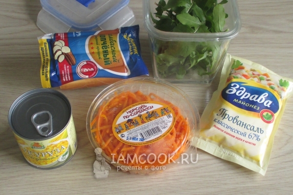Bahan-bahan untuk salad dengan wortel Korea dan jagung