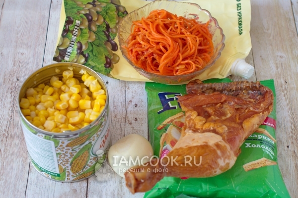 Bahan-bahan untuk salad dengan wortel Korea dan crouton