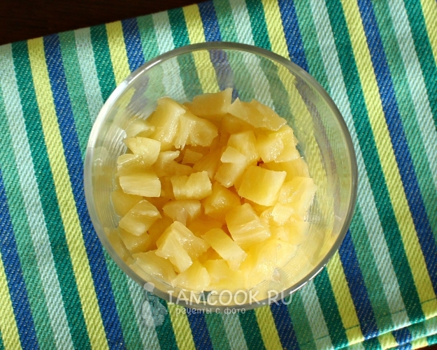 Postavite plast ananasa
