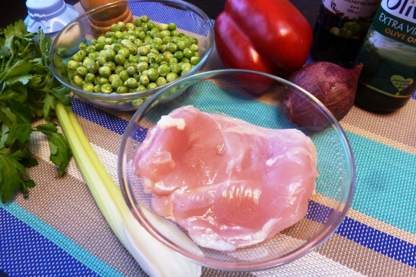 Ingrediente pentru salata cu piept de pui si ardei gras