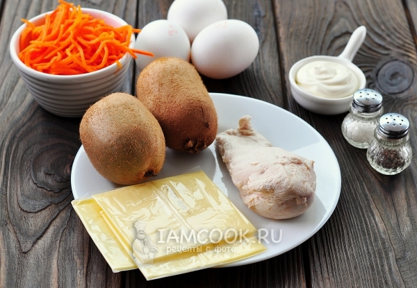 Ingredientai salotoms su morkomis ir kivi