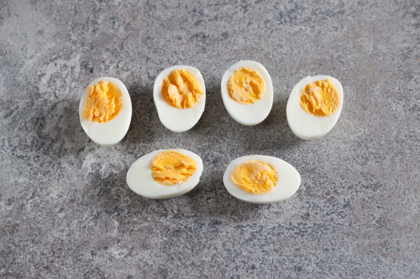 Potong telur separuh