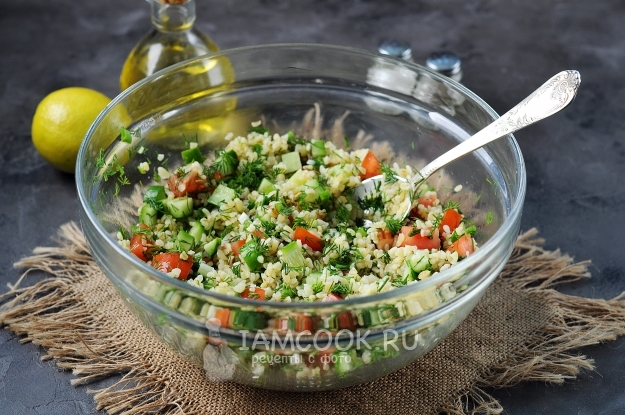 Bulgur ile bir salata Tabula fotoğrafı