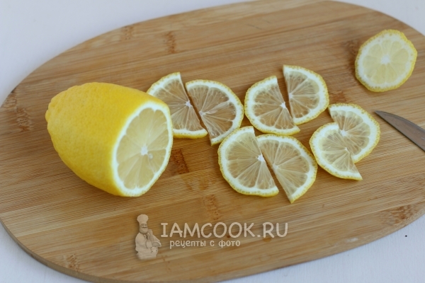 Limonu dilimleyin