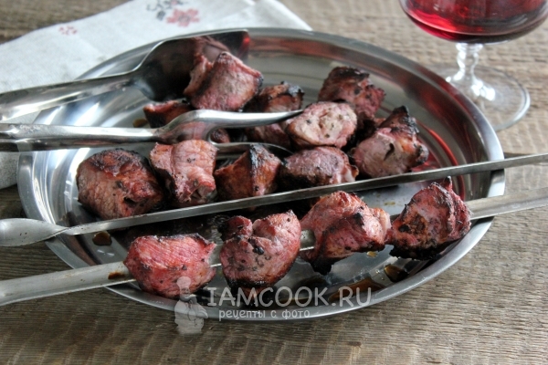 돼지 고기에서 와인에 대한 shish 케밥의 요리법