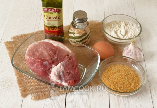 Ingredientes para o schnitzel de carne de porco no forno