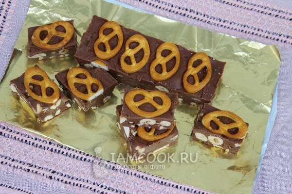 Resipi Fudge Chocolate dengan hazelnuts