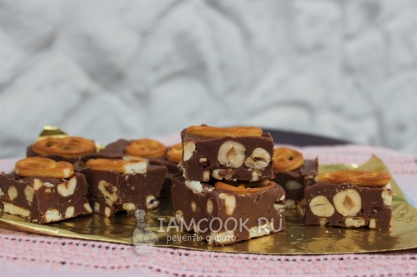 Chocolate Fudge dengan hazelnuts