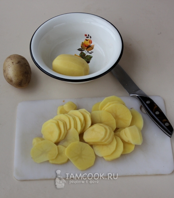 Snijd de aardappelen