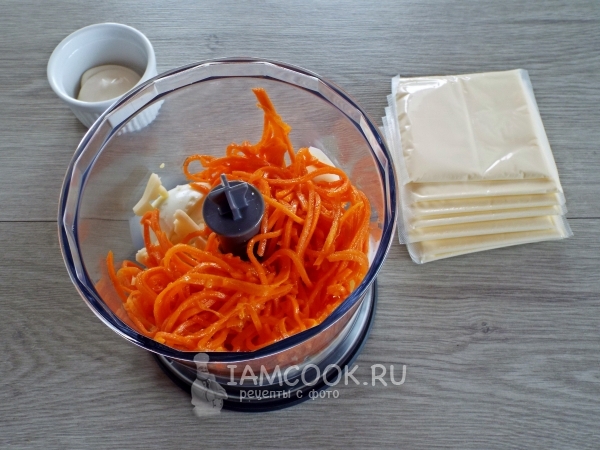 Kombiner gulrøtter, hvitløk, ost og egg