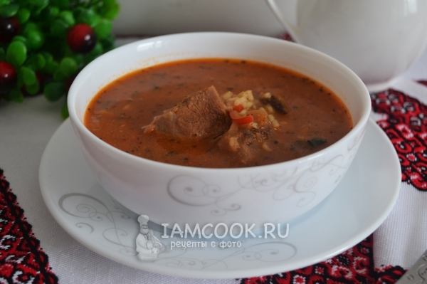 Sup daging lembu klasik yang dibuat dengan nasi daging lembu