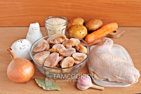 Ingredienser for kyllingsuppe med mushroom