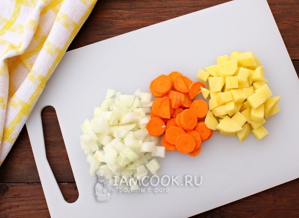 Skjær løk, gulrøtter og poteter
