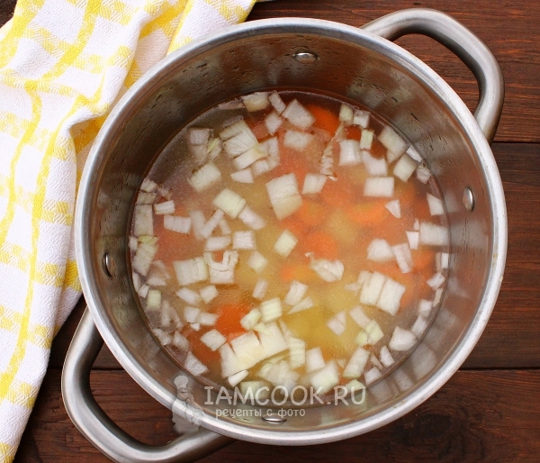 Letakkan sayur dalam sup
