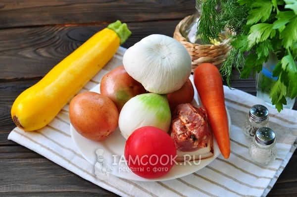 Bahan-bahan untuk sup dengan zucchini dan kentang