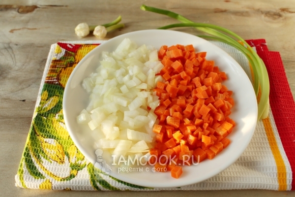ตัดหัวหอมและแครอท
