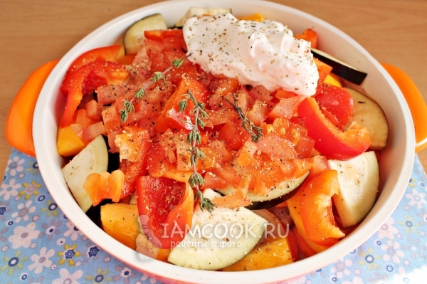 Dodano pokruszone papryki i pomidory
