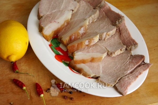 Foto av svinekjøtt bakt i marinade i ovnen