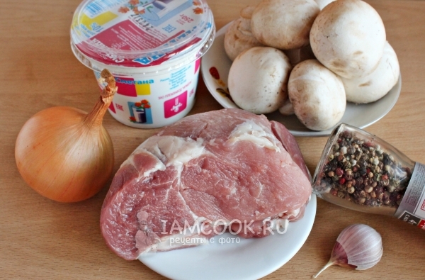 Ingredientai kiaulienos su grybais grietinės padažu
