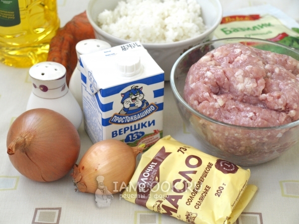 Bahan-bahan untuk bakso kalkun dengan kuah (dalam sos krim)