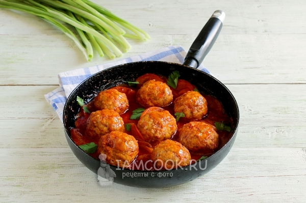 Resipi bakso dengan sos tomato dalam kuali