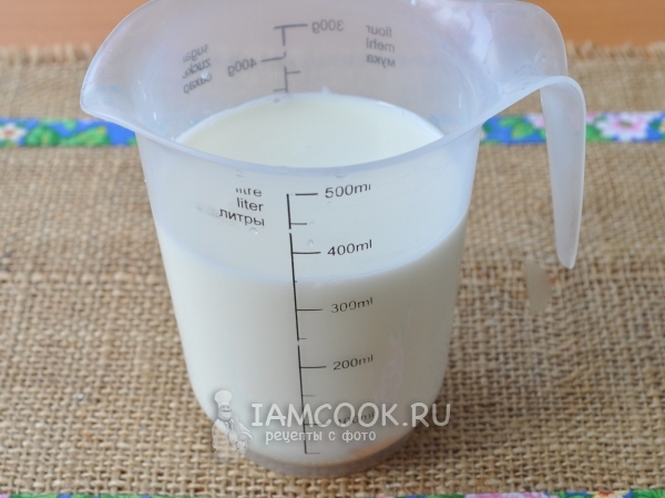 Măsurați cantitatea necesară de lapte