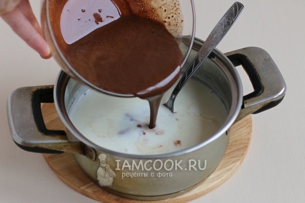 Combine a mistura de chocolate com creme