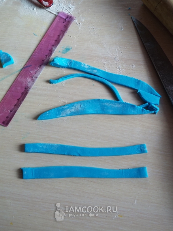 Membuat tali mastic berwarna biru