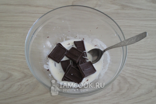 Rozpuść czekoladę w śmietanie