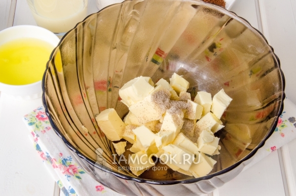 Potong mentega dengan gula vanila
