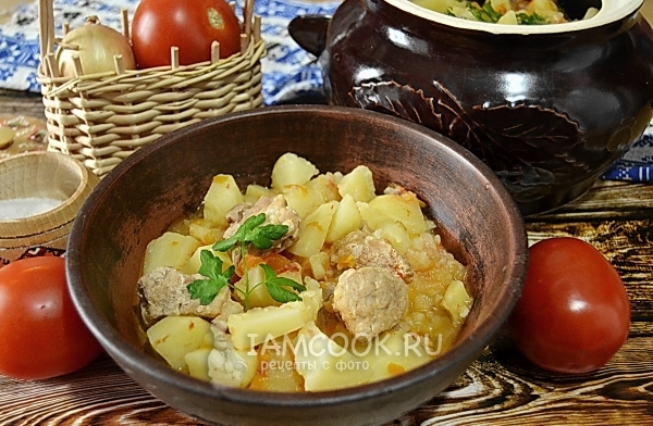Przepis na duszone ziemniaki z mięsem w garnku