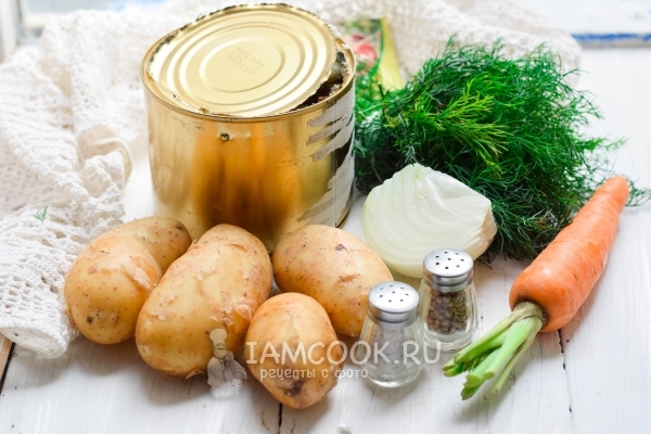 Bahan-bahan untuk kentang rebus dengan rebus dalam periuk
