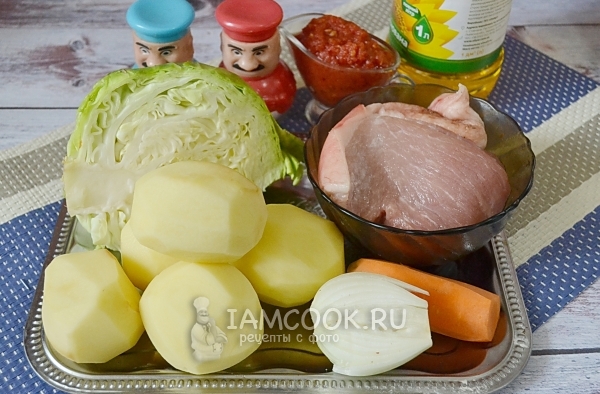 Bahan-bahan untuk daging babi rebus dengan kubis dan kentang