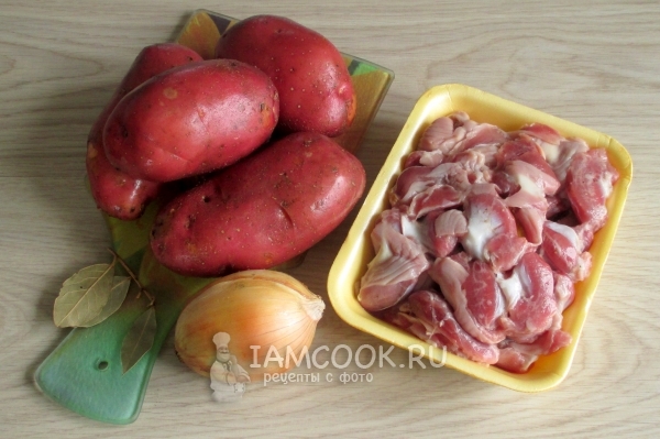 Ingredientes para estômagos de frango estufado com batatas