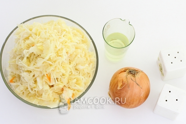 Bahan-bahan untuk memasak rebus sauerkraut dalam multivariate