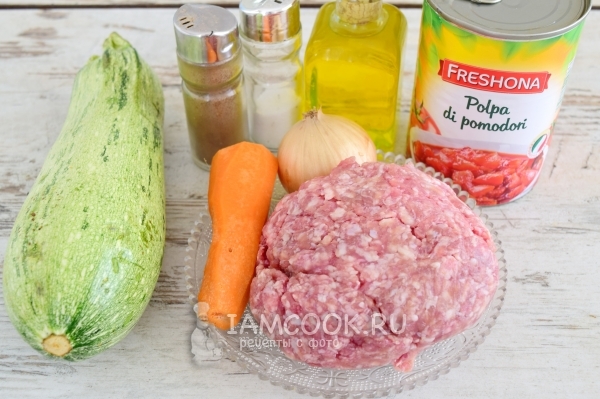Ingrediënten voor gestoofde courgette met gehakt