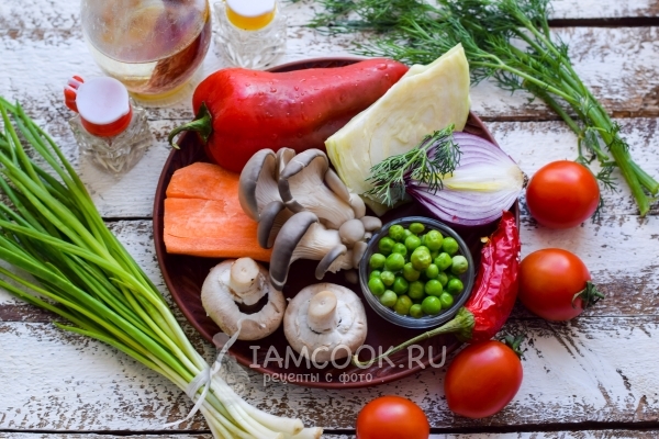 Bahan-bahan untuk sayur-sayuran rebus dengan cendawan