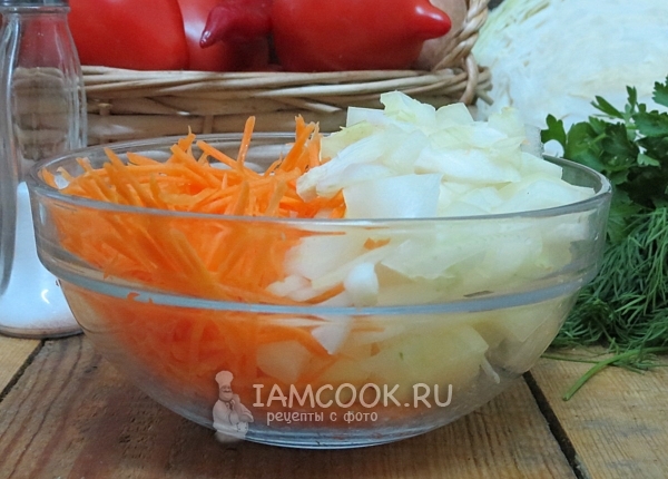 Mielić cebulę i marchewkę
