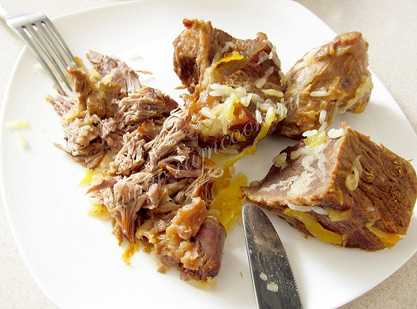 Sığır eti üzerinden lezzetli Özbek pilavı