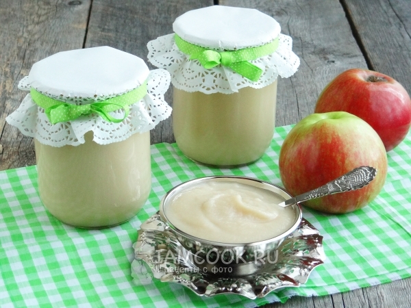 겨울철 응축 우유가있는 사과 퓌레를 만드는 방법