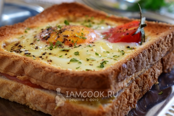 Jajko w chlebie w piekarniku