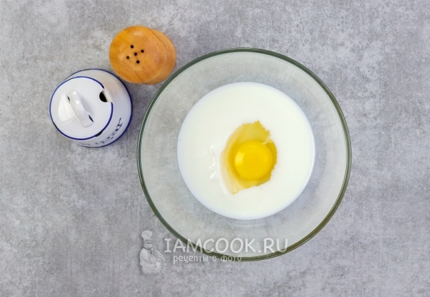 Gabungkan susu, telur, yogurt dan gula