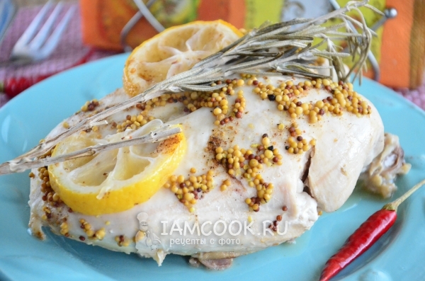 Limon ve biberiye fırında tavuk göğsü fotoğrafı