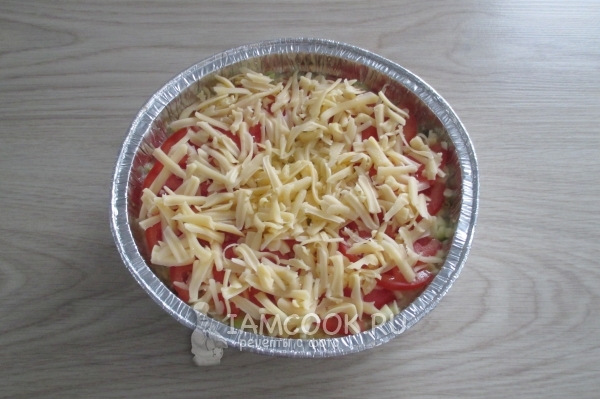 Legg til tomater og ost